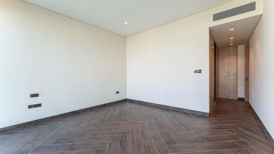 Spacious apartment in Zaabeel with Dubai Frame view, picture 12