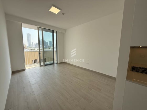 Skyline View | Spacious Studio | Sunlight, picture 1