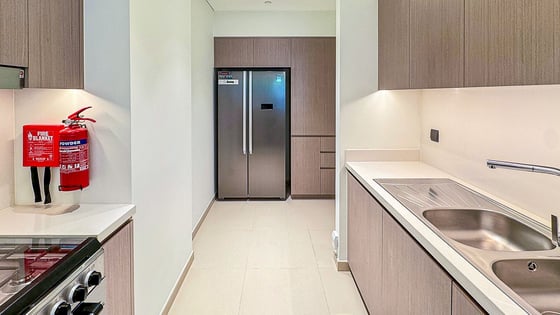 Furnished apartment in Downtown with spacious balcony, picture 6