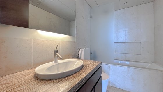 Spacious apartment in Downtown with full fountain views, picture 11