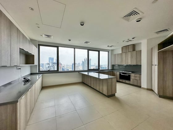 Sky-High Mansion – Full-Floor with Amazing Views, picture 11