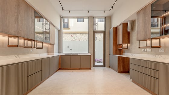 Upgraded villa in Jumeirah Park with spacious layout, picture 9