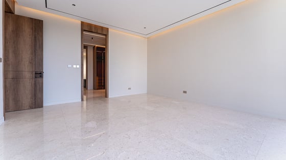 Upgraded villa in Jumeirah Park with spacious layout, picture 13