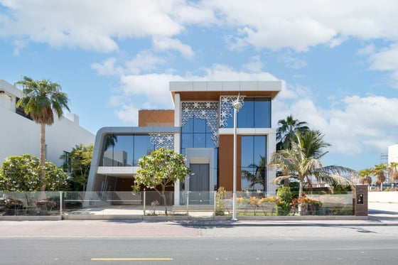Luxury Living | Custom Built | Private Beach Access, picture 1