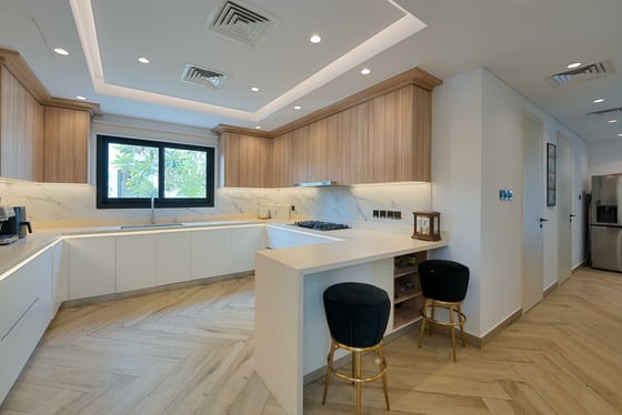 Fully Renovated | Lake View | Vastu Compliant, picture 11