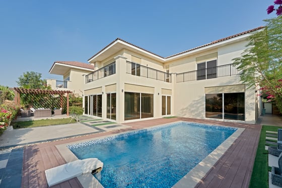 Prestigious 5 BR Villa with Golf Course View, picture 1