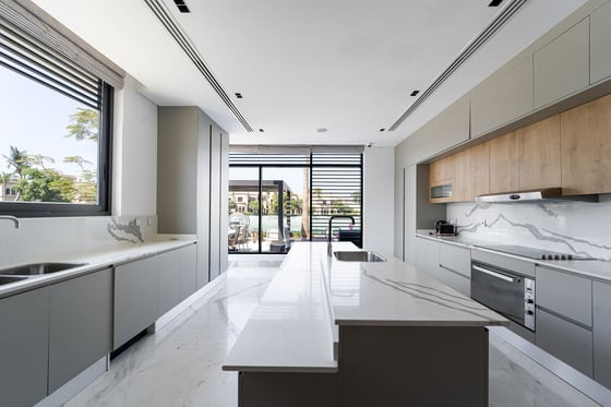 Direct Beach Access | Luxurious | Scenic Location, picture 9