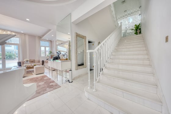 Luxurious renovated 6 Bedrooms Signature Villa, picture 4