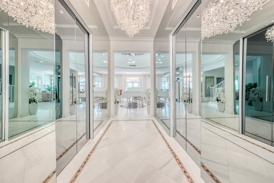 Luxurious renovated 6 Bedrooms Signature Villa, picture 10