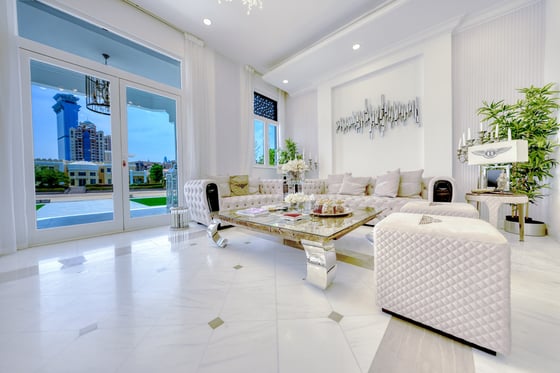 Luxurious renovated 6 Bedrooms Signature Villa, picture 9