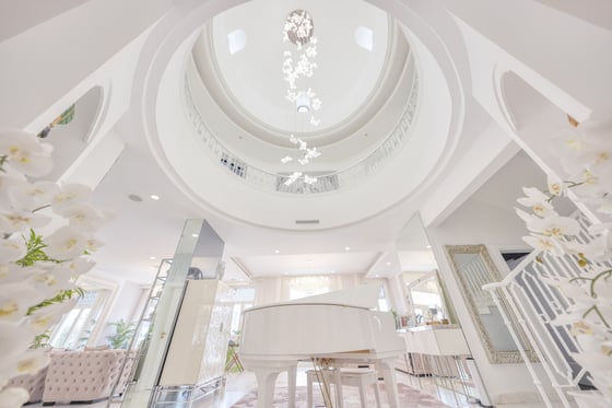 Luxurious renovated 6 Bedrooms Signature Villa, picture 2