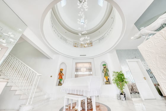 Luxurious renovated 6 Bedrooms Signature Villa, picture 5