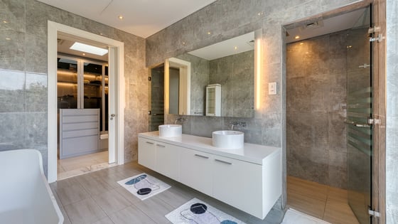 Corner villa in Al Barari with private pool and garden, picture 23