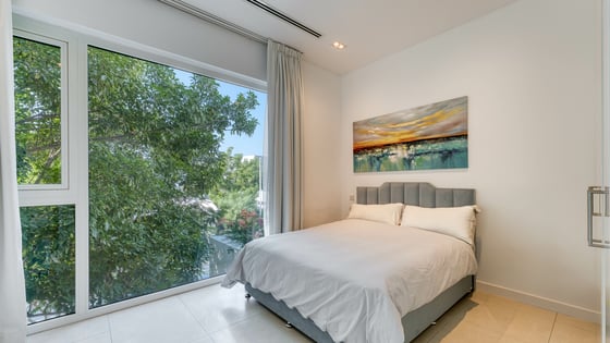 Corner villa in Al Barari with private pool and garden, picture 17