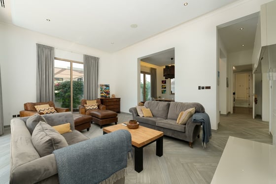 Fully Furnished | Luxury Villa | Prime Location, picture 9