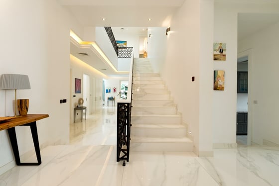 Fully Furnished | Luxury Villa | Prime Location, picture 8