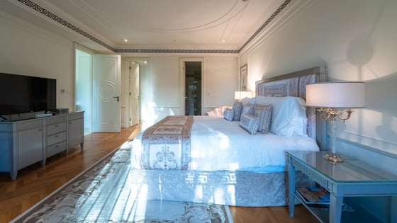 Lavish Waterfront Duplex by Versace, picture 21