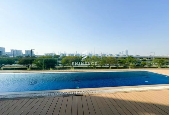 Spacious 3-Bed Penthouse | Skyline Views, picture 10