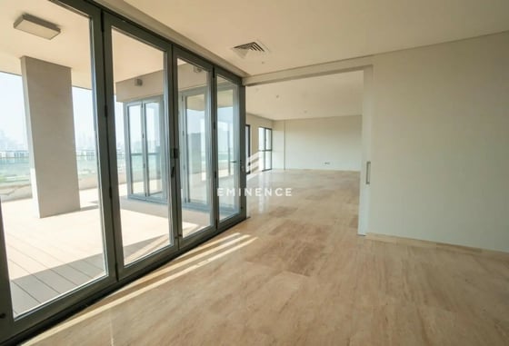 Spacious 3-Bed Penthouse | Skyline Views, picture 11