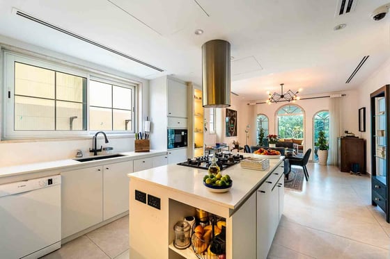 Luxurious | Fully Upgraded | Large Plot , picture 8