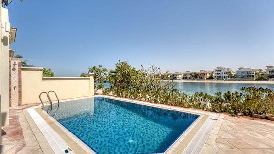 Stunning villa in Palm Jumeirah with atrium entry, picture 26