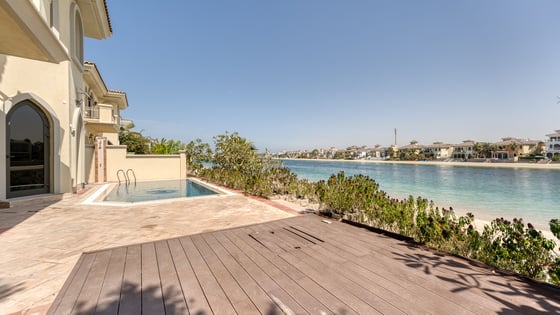 Stunning villa in Palm Jumeirah with atrium entry, picture 27