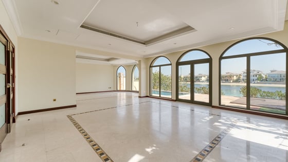 Stunning villa in Palm Jumeirah with atrium entry, picture 2