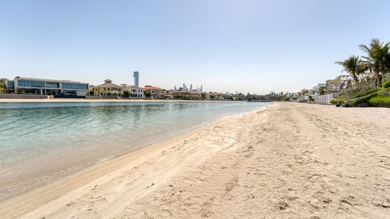 Stunning villa in Palm Jumeirah with atrium entry, picture 29