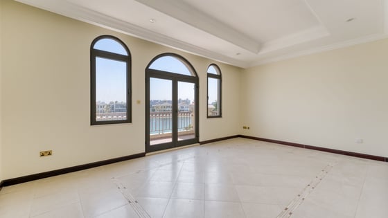 Stunning villa in Palm Jumeirah with atrium entry, picture 12