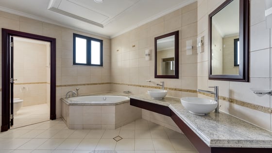 Stunning villa in Palm Jumeirah with atrium entry, picture 18
