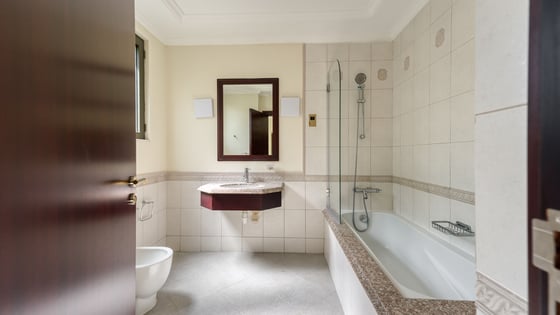 Stunning villa in Palm Jumeirah with atrium entry, picture 19