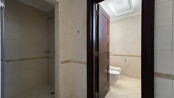Stunning villa in Palm Jumeirah with atrium entry, picture 21