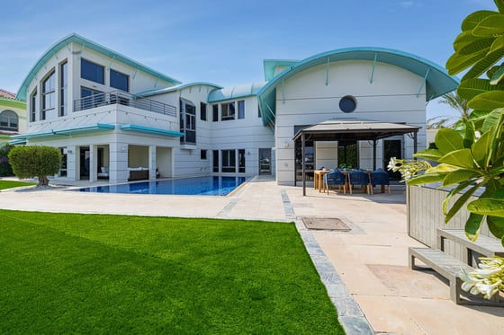 Central Pool Style I 6BR Beachfront Villa, picture 1