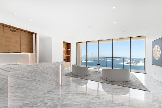 Live Royally in this High Floor Palm View 2BR + M, picture 10