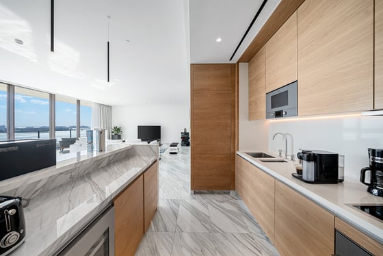 Rare Dual Sea and Skyline View | Spacious Luxury, picture 11