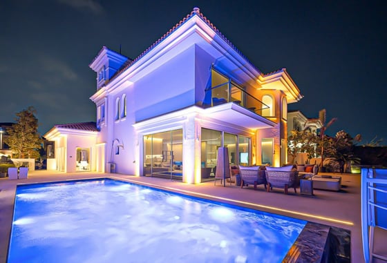 Modern 5BR Beachfront Villa I Furnished I Sea Views, picture 1