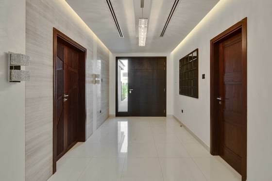 Modern 5BR Renovated Villa I Furnished I Atlantis View, picture 5