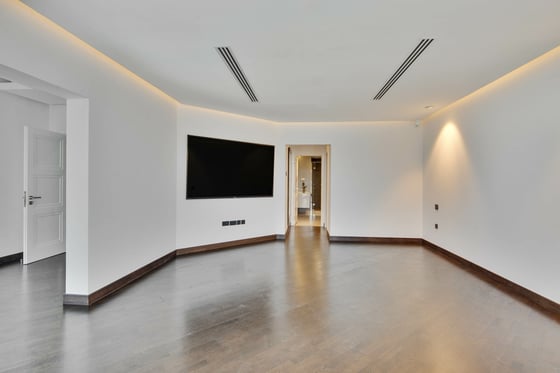 Modern 5BR Renovated Villa I Furnished I Atlantis View, picture 6