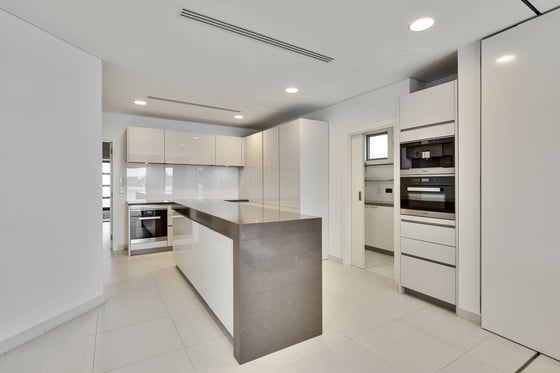 Modern 5BR Renovated Villa I Furnished I Atlantis View, picture 2