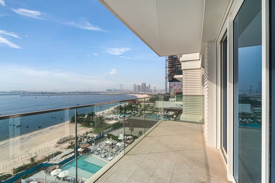 2BR | Full Sea and Dubai Ain View | Private Beach, picture 1