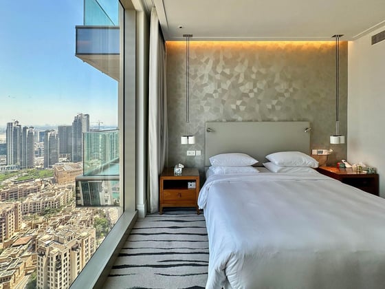 Luxury Downtown Apartment with Burj Khalifa Views, picture 2