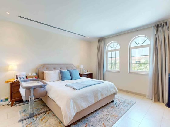 Spacious Villa | Immaculate Condition | Large Plot, picture 9