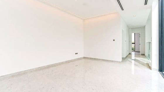 Spacious villa in Al Barari with mesmerizing lake views, picture 2