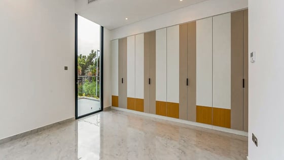 Spacious villa in Al Barari with mesmerizing lake views, picture 8