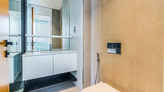 Spacious villa in Al Barari with mesmerizing lake views, picture 19