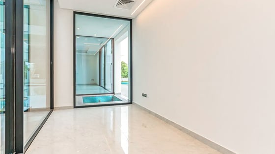 Spacious villa in Al Barari with mesmerizing lake views, picture 11