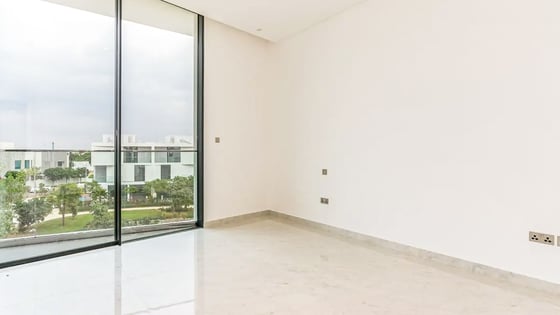 Spacious villa in Al Barari with mesmerizing lake views, picture 13