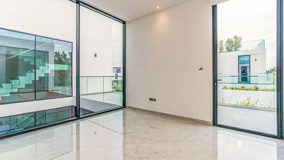 Spacious villa in Al Barari with mesmerizing lake views, picture 12