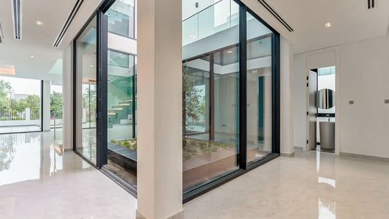 Spacious villa in Al Barari with mesmerizing lake views, picture 7
