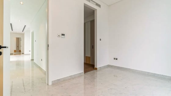 Spacious villa in Al Barari with mesmerizing lake views, picture 9